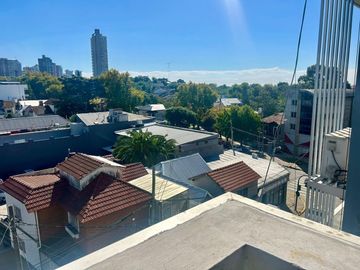 OFICINA EN ALQ .CON COCH. A MTS DE AV. LIBERTADOR
