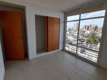 Venta Depto Duplex 2 dormitorios entre Boulevares