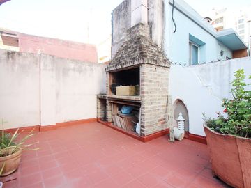 Venta CASA 6 AMBIENTES con Gran terraza Paternal