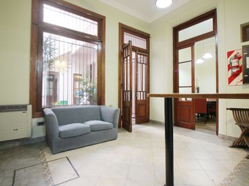 Venta CASA 6 AMBIENTES con Gran terraza Paternal