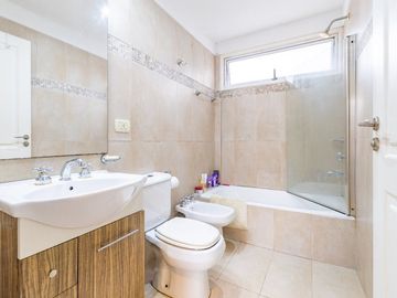 Venta depto 3 amb. con balcon y cochera Palermo