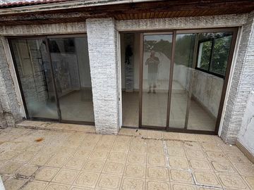 EXCELENTE CASA O 2 PH LISTOS P/HABITAR EN FLORES