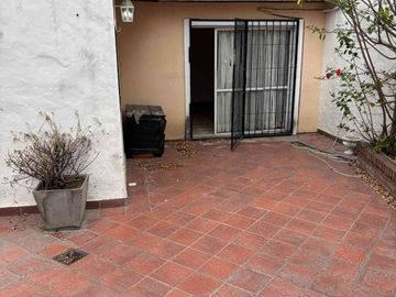 EXCELENTE CASA O 2 PH LISTOS P/HABITAR EN FLORES