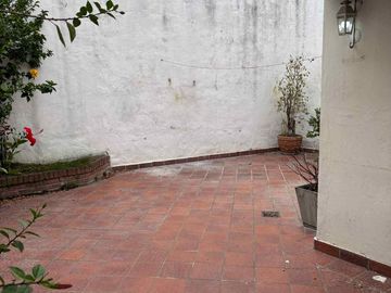 EXCELENTE CASA O 2 PH LISTOS P/HABITAR EN FLORES