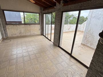 EXCELENTE CASA O 2 PH LISTOS P/HABITAR EN FLORES