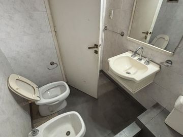 EXCELENTE CASA O 2 PH LISTOS P/HABITAR EN FLORES