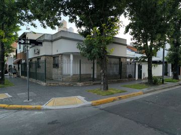 CASA DE 4 AMBIENTES EN VENTA – Florida Oeste