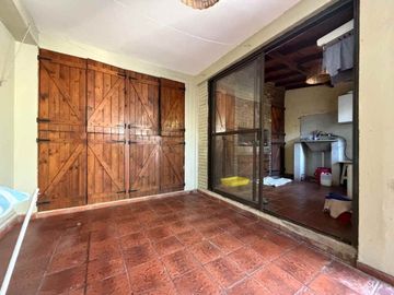 CASA EN VENTA ADROGUÉ QUINCHO Y COCHERA