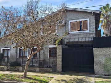 CASA EN VENTA ADROGUÉ QUINCHO Y COCHERA