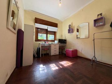 CASA EN VENTA ADROGUÉ QUINCHO Y COCHERA