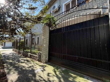 CASA EN VENTA ADROGUÉ QUINCHO Y COCHERA