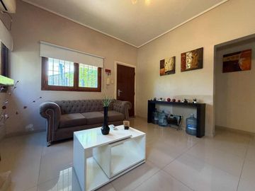 CASA EN VENTA ADROGUÉ QUINCHO Y COCHERA