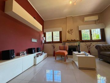 CASA EN VENTA ADROGUÉ QUINCHO Y COCHERA