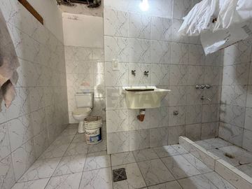 Alquiler amplio galpón San Martin + opc. vivienda