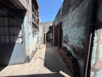 Alquiler amplio galpón San Martin + opc. vivienda