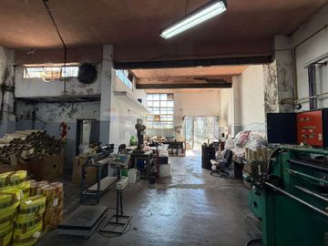Alquiler amplio galpón San Martin + opc. vivienda
