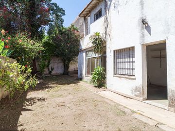 VENTA  CASA 5 amb / PARQUE y 2 LOCALES COMERCIALES