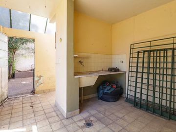 VENTA  CASA 5 amb / PARQUE y 2 LOCALES COMERCIALES
