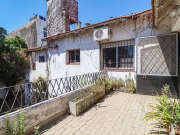 VENTA  CASA 5 amb / PARQUE y 2 LOCALES COMERCIALES