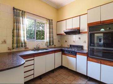 VENTA  CASA 5 amb / PARQUE y 2 LOCALES COMERCIALES
