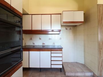 VENTA  CASA 5 amb / PARQUE y 2 LOCALES COMERCIALES