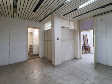 VENTA  CASA 5 amb / PARQUE y 2 LOCALES COMERCIALES