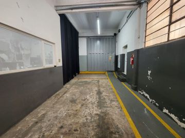 Deposito doble frente 17 mts en Villa Santa Rita