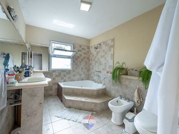 VENTA CASA 3 DORMITORIOS+PILETA FALDA DEL CARMEN