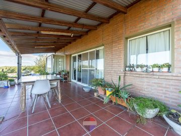 VENTA CASA 3 DORMITORIOS+PILETA FALDA DEL CARMEN