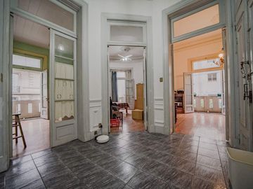 OPORTUNIDAD. 4 ambs en Tercer piso por escalera