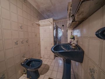 OPORTUNIDAD. 4 ambs en Tercer piso por escalera
