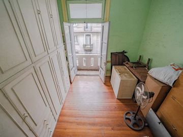 OPORTUNIDAD. 4 ambs en Tercer piso por escalera