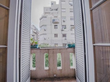 OPORTUNIDAD. 4 ambs en Tercer piso por escalera