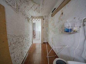 OPORTUNIDAD. 4 ambs en Tercer piso por escalera
