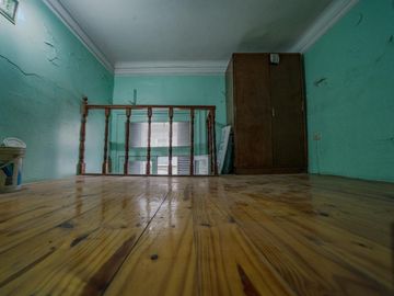 OPORTUNIDAD. 4 ambs en Tercer piso por escalera