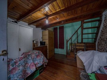 OPORTUNIDAD. 4 ambs en Tercer piso por escalera