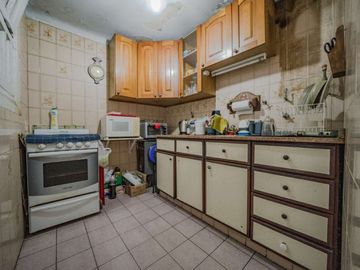 OPORTUNIDAD. 4 ambs en Tercer piso por escalera