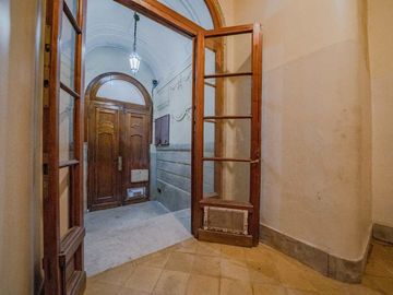 OPORTUNIDAD. 4 ambs en Tercer piso por escalera