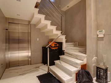 ALQUILER CASA CABALLITO Con ASCENSOR