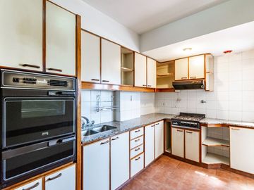 VENTA 4 AMB -BALCÓN- COCHERA-BAULERA-V. PUEYRREDÓN