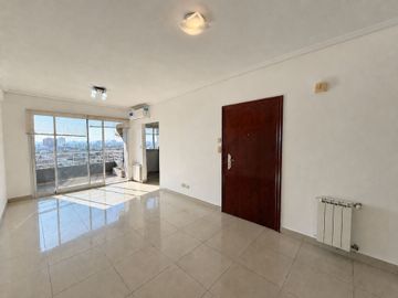 HERMOSO DEPTO 3 AMB CON BALCON, COCHERA Y BAULERA