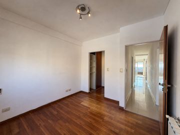 HERMOSO DEPTO 3 AMB CON BALCON, COCHERA Y BAULERA