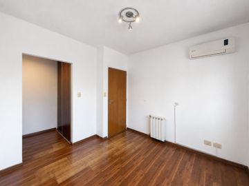 HERMOSO DEPTO 3 AMB CON BALCON, COCHERA Y BAULERA