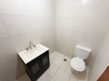 HERMOSO DEPTO 3 AMB CON BALCON, COCHERA Y BAULERA
