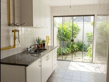 VENTA PH DE TRES DORM BARRIO TRIANGULO