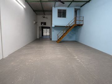 VENTA GALPÓN+LOCAL-LOTE DE 482 m²-LOMA HERMOSA