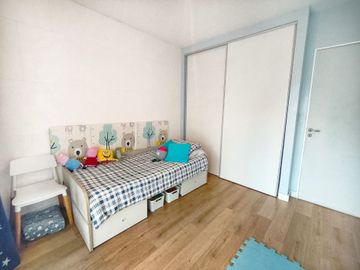 VENTA DEPTO 4 AMBIENTES + DEPENDENCIA EN FLORES