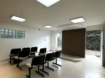 CONSULTORIOS U OFICINAS EXCELENTE UBICACION