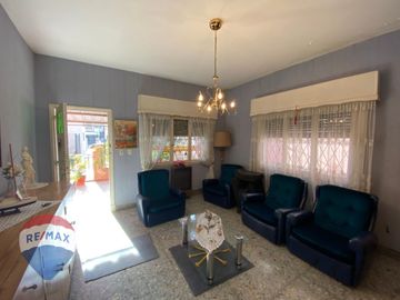 VENTA CASA 3 AMB + 2 DEPTOS, VICTORIA