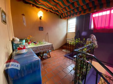 VENTA CASA 3 AMB + 2 DEPTOS, VICTORIA